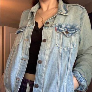 Cute Levi’s jean jacket💙